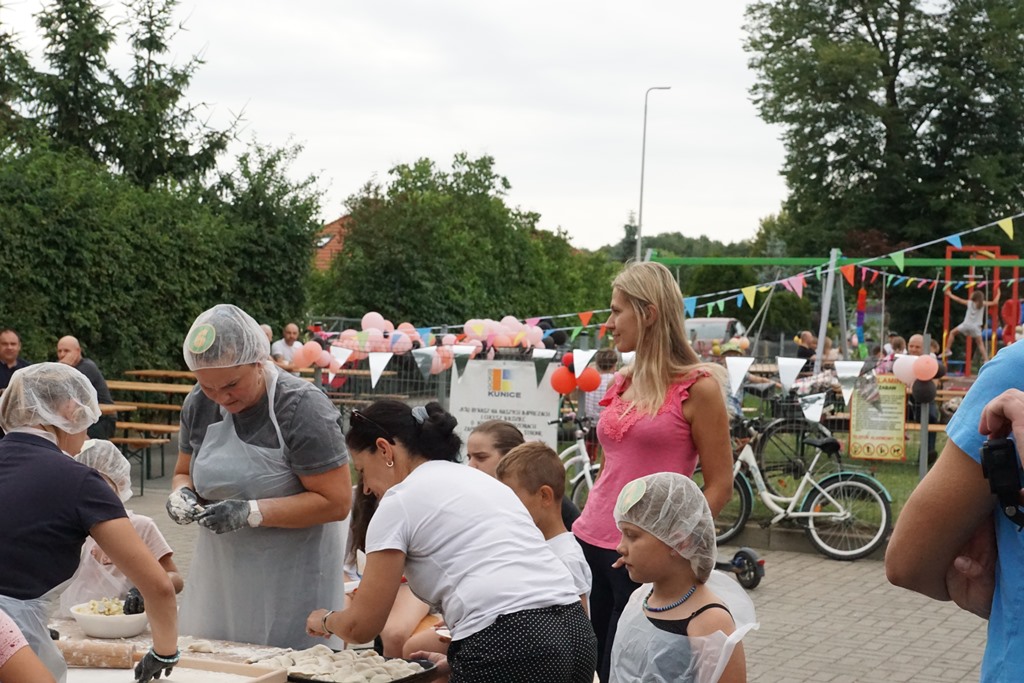 Piknik Rodzinny  w Pątnowie Legnickim: Konkurs lepienia pierogów
