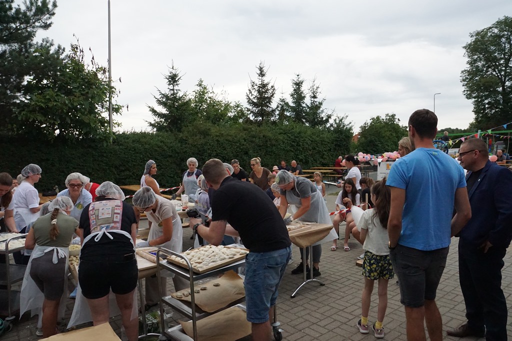 Piknik Rodzinny  w Pątnowie Legnickim: Konkurs lepienia pierogów