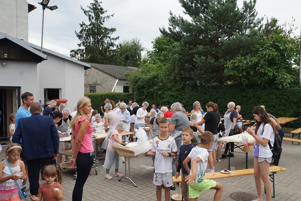 Piknik Rodzinny  w Pątnowie Legnickim: Konkurs lepienia pierogów