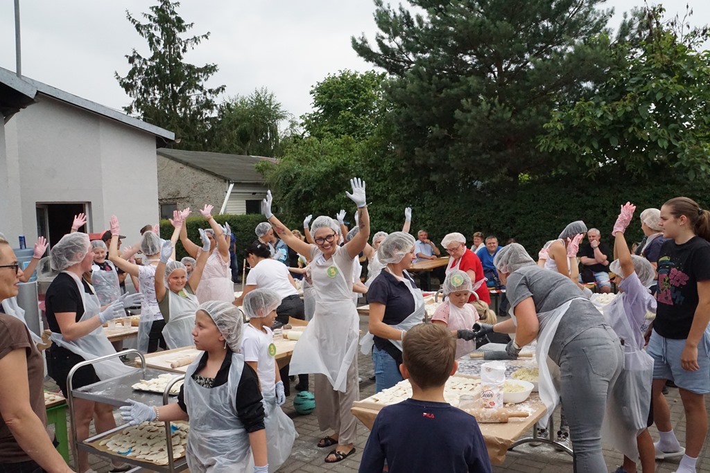 Piknik Rodzinny  w Pątnowie Legnickim: Konkurs lepienia pierogów