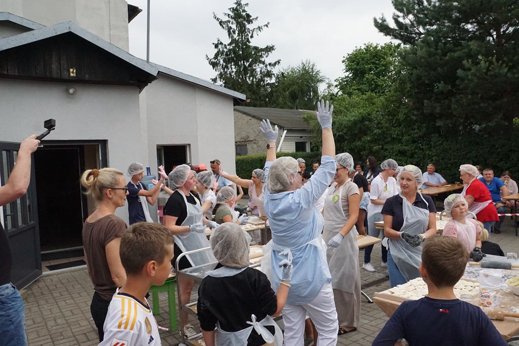 Piknik Rodzinny  w Pątnowie Legnickim: Konkurs lepienia pierogów