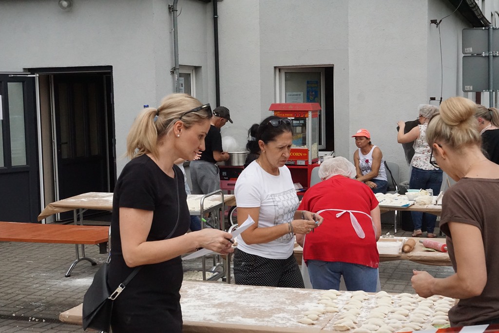 Piknik Rodzinny  w Pątnowie Legnickim: Konkurs lepienia pierogów