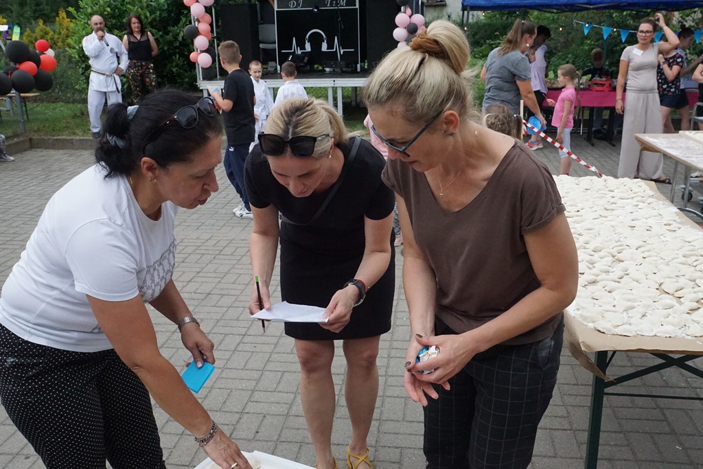Piknik Rodzinny  w Pątnowie Legnickim: Konkurs lepienia pierogów