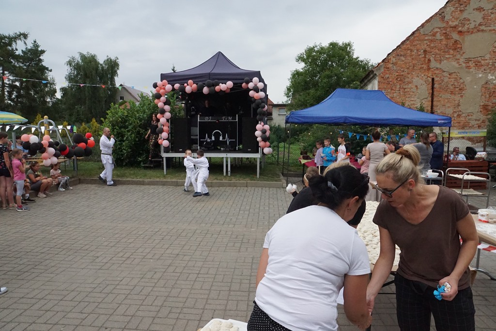 Piknik Rodzinny  w Pątnowie Legnickim: Konkurs lepienia pierogów