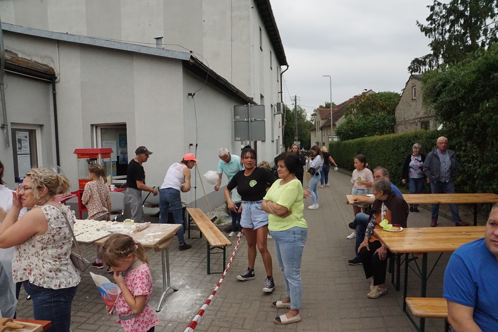 Piknik Rodzinny  w Pątnowie Legnickim: Konkurs lepienia pierogów