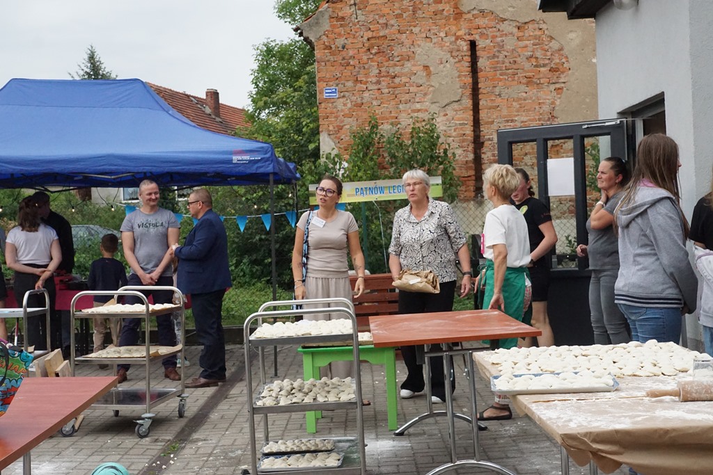 Piknik Rodzinny  w Pątnowie Legnickim: Konkurs lepienia pierogów