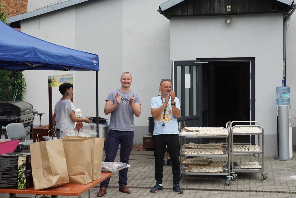 Piknik Rodzinny  w Pątnowie Legnickim: Konkurs lepienia pierogów