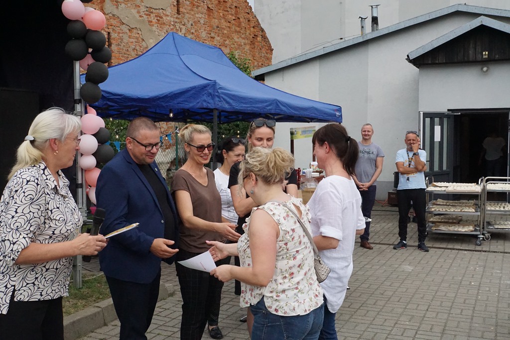 Piknik Rodzinny  w Pątnowie Legnickim: Konkurs lepienia pierogów