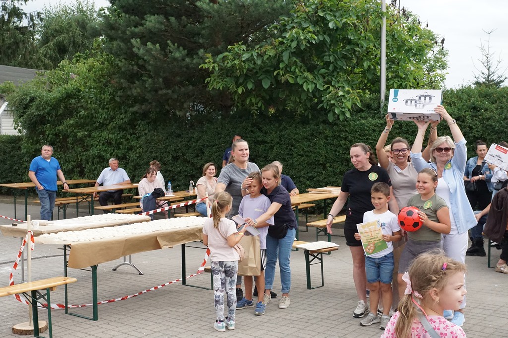 Piknik Rodzinny  w Pątnowie Legnickim: Konkurs lepienia pierogów