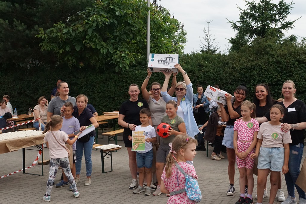 Piknik Rodzinny  w Pątnowie Legnickim: Konkurs lepienia pierogów