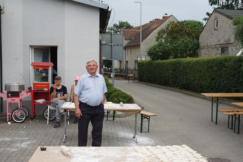 Piknik Rodzinny  w Pątnowie Legnickim: Konkurs lepienia pierogów
