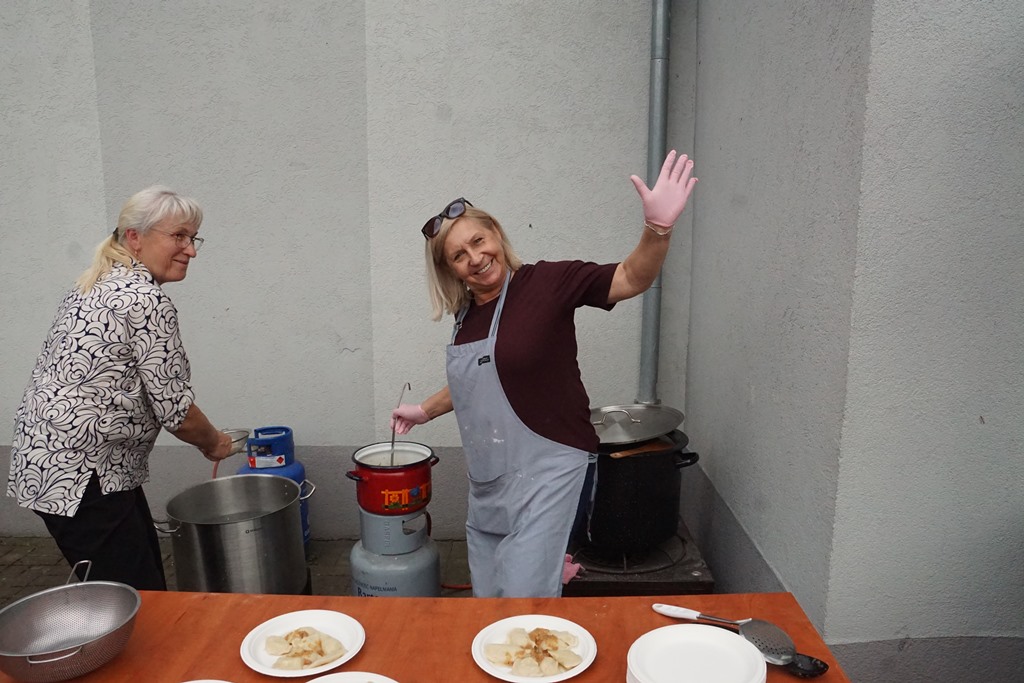 Piknik Rodzinny  w Pątnowie Legnickim: Konkurs lepienia pierogów