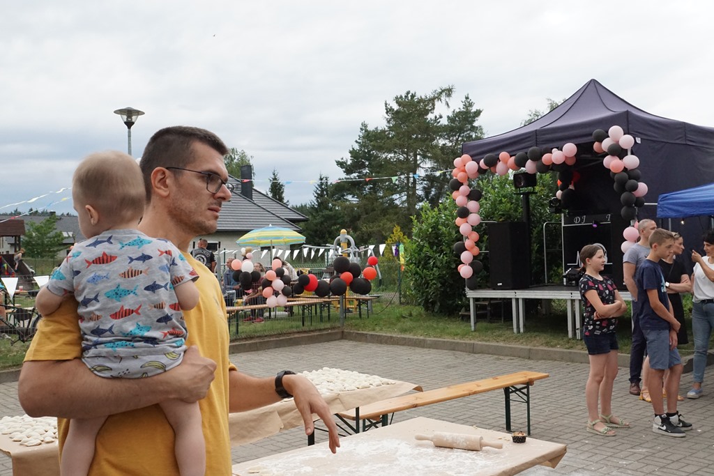 Piknik Rodzinny  w Pątnowie Legnickim: Konkurs lepienia pierogów