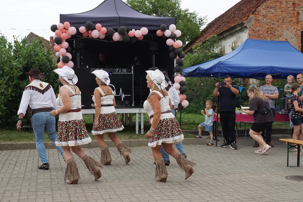 Piknik Rodzinny  w Pątnowie Legnickim: Konkurs lepienia pierogów