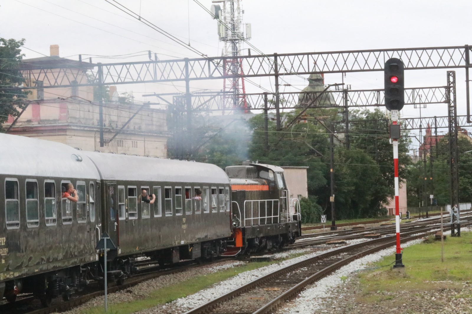 Legnica na trasie inauguracyjnej podróży lokomotywy SP42 - 001