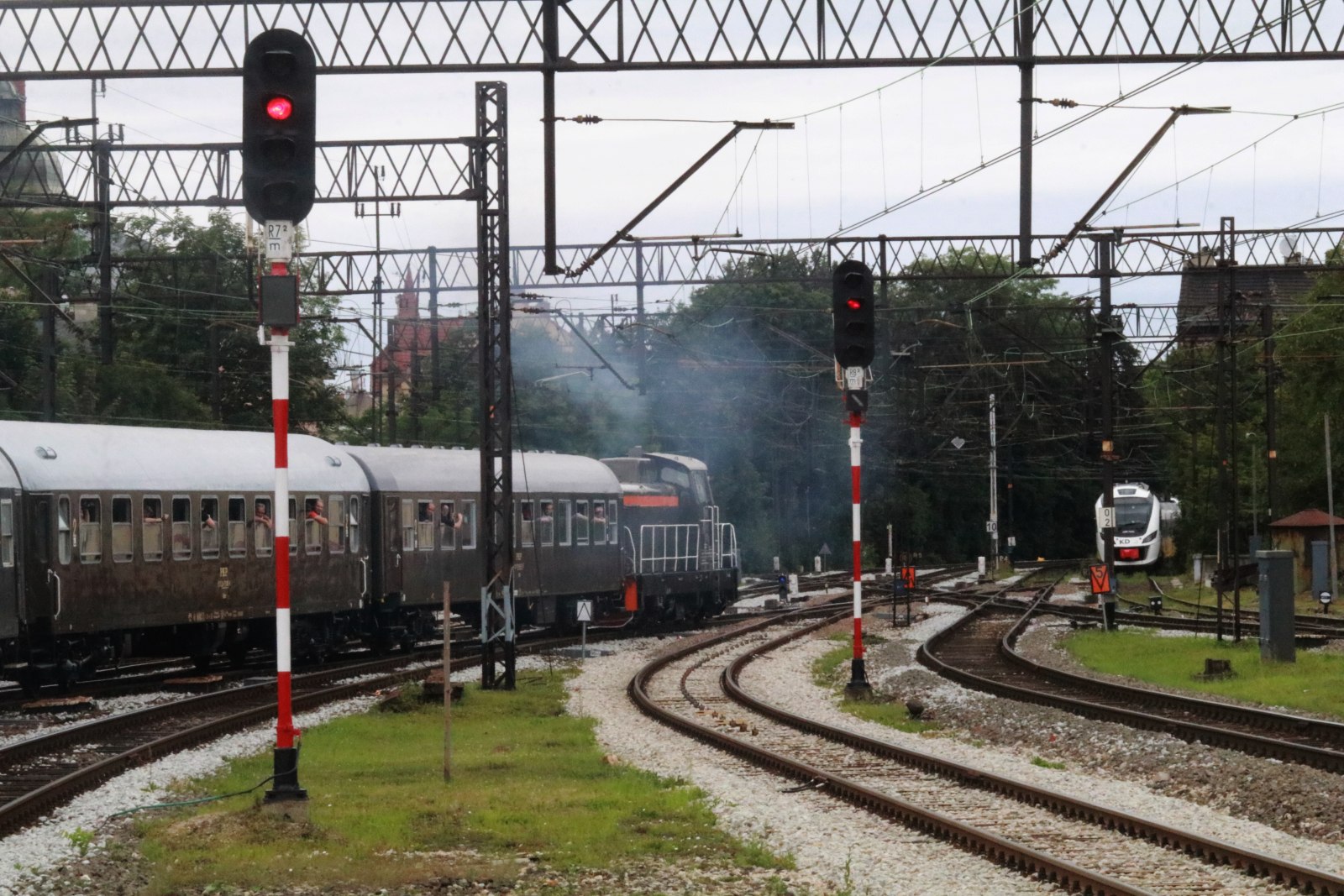 Legnica na trasie inauguracyjnej podróży lokomotywy SP42 - 001