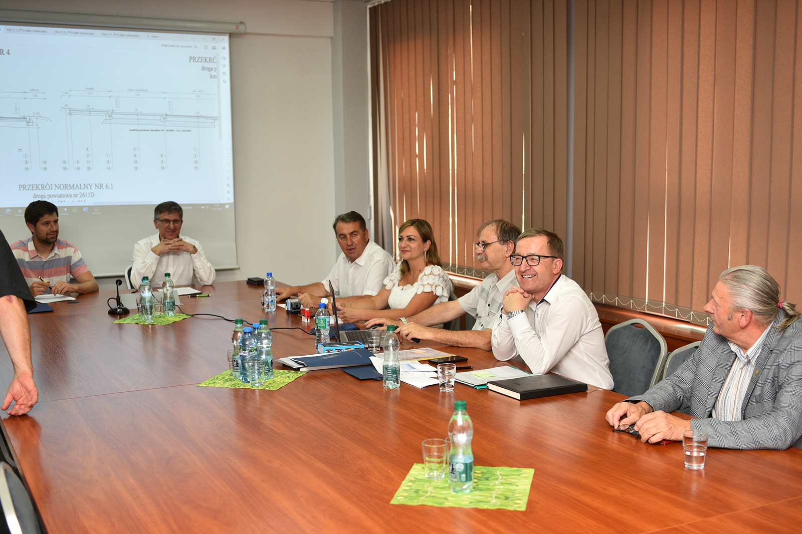 Remonty dróg w powiecie legnickim: Umowy podpisane      
