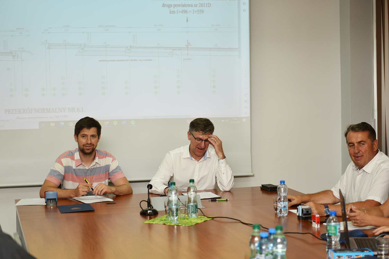 Remonty dróg w powiecie legnickim: Umowy podpisane      
