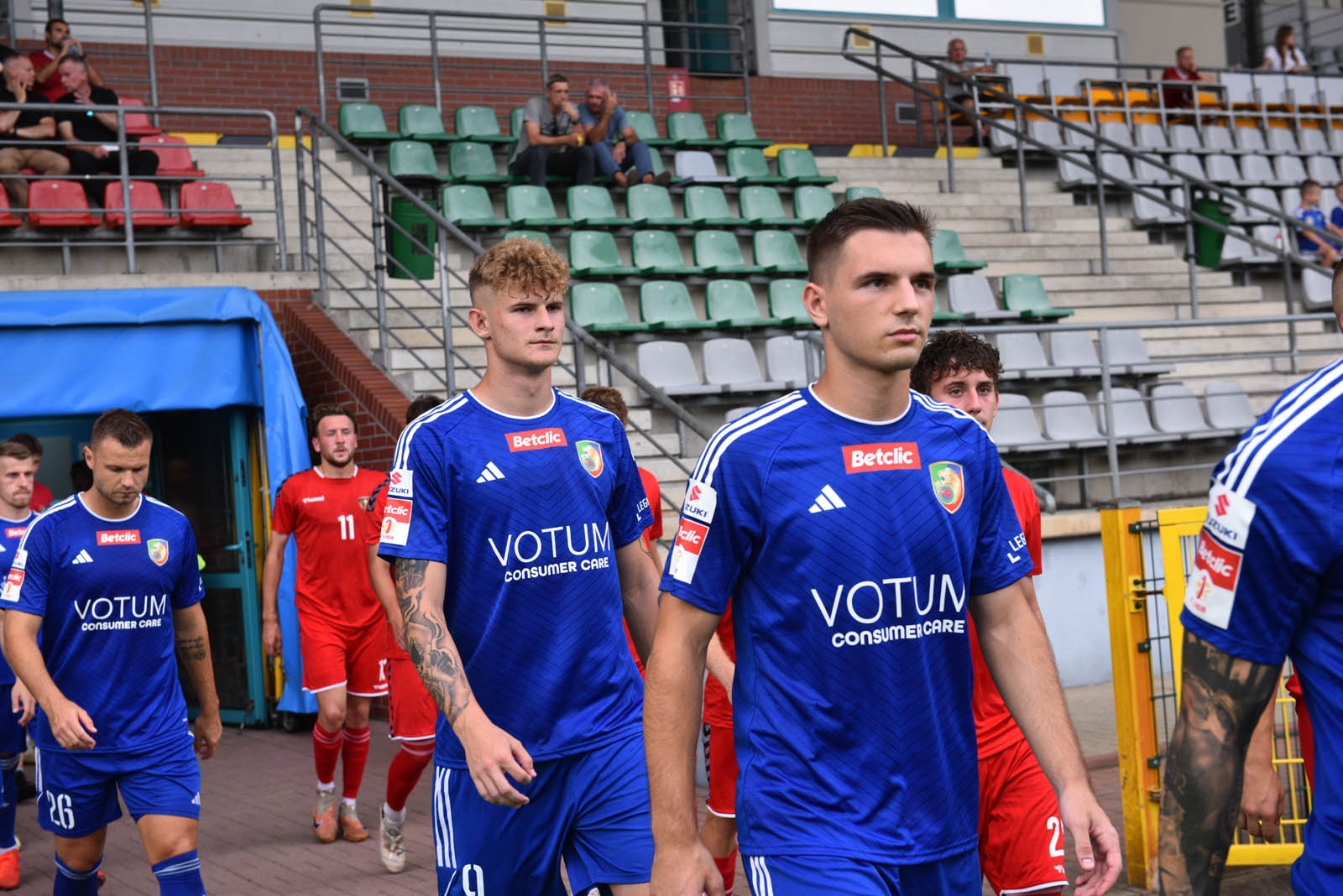 Miedź Legnica triumfuje w meczu po prezentacji
