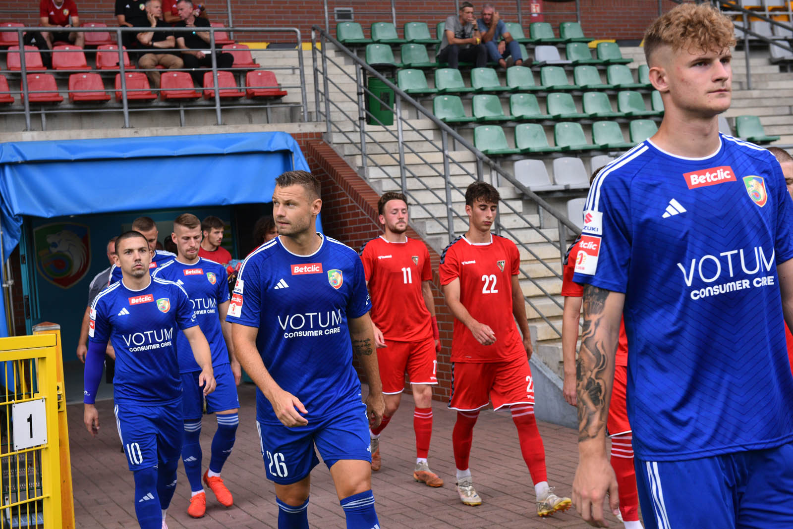 Miedź Legnica triumfuje w meczu po prezentacji
