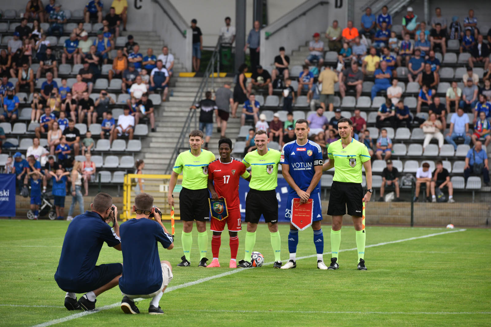 Miedź Legnica triumfuje w meczu po prezentacji
