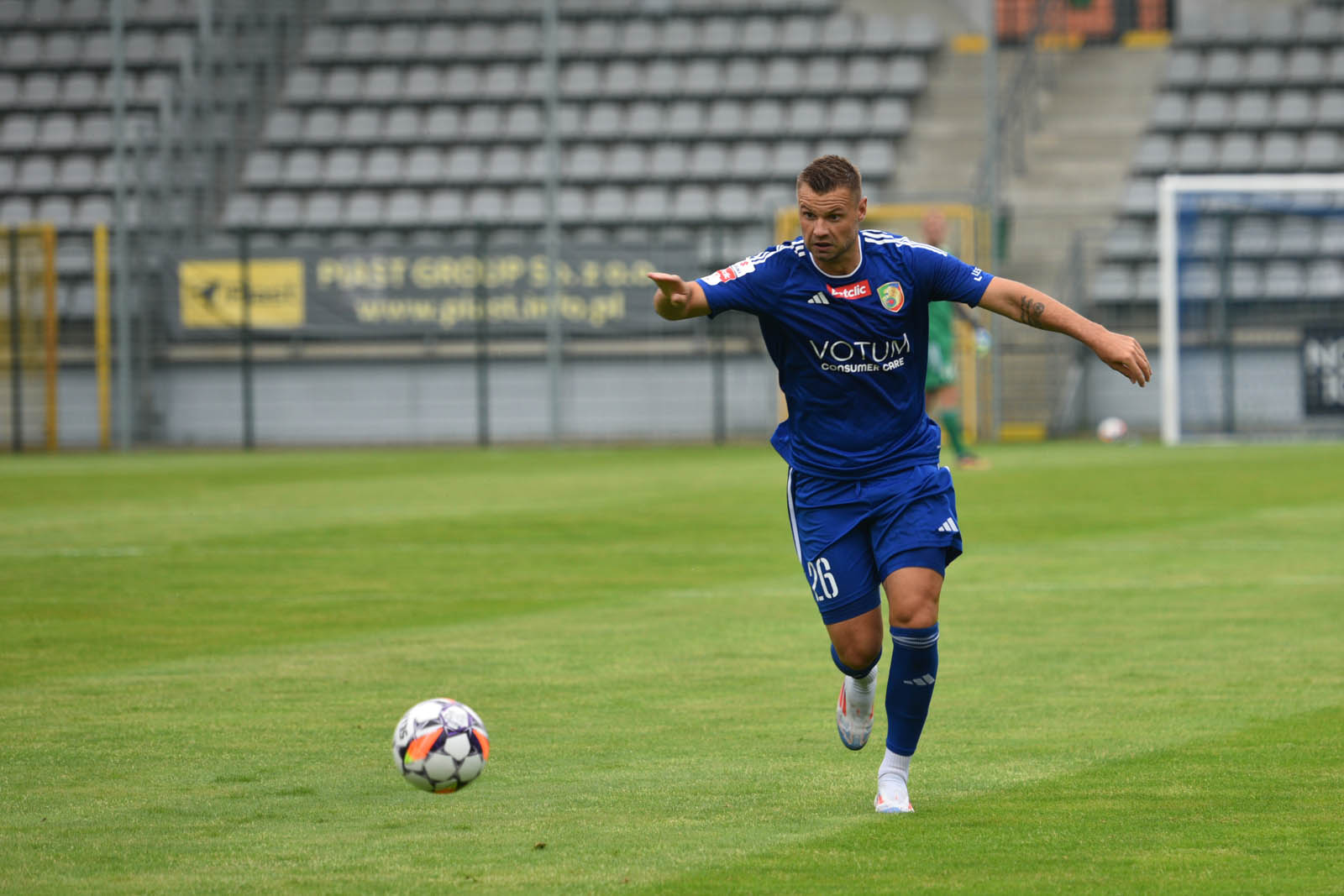 Miedź Legnica triumfuje w meczu po prezentacji
