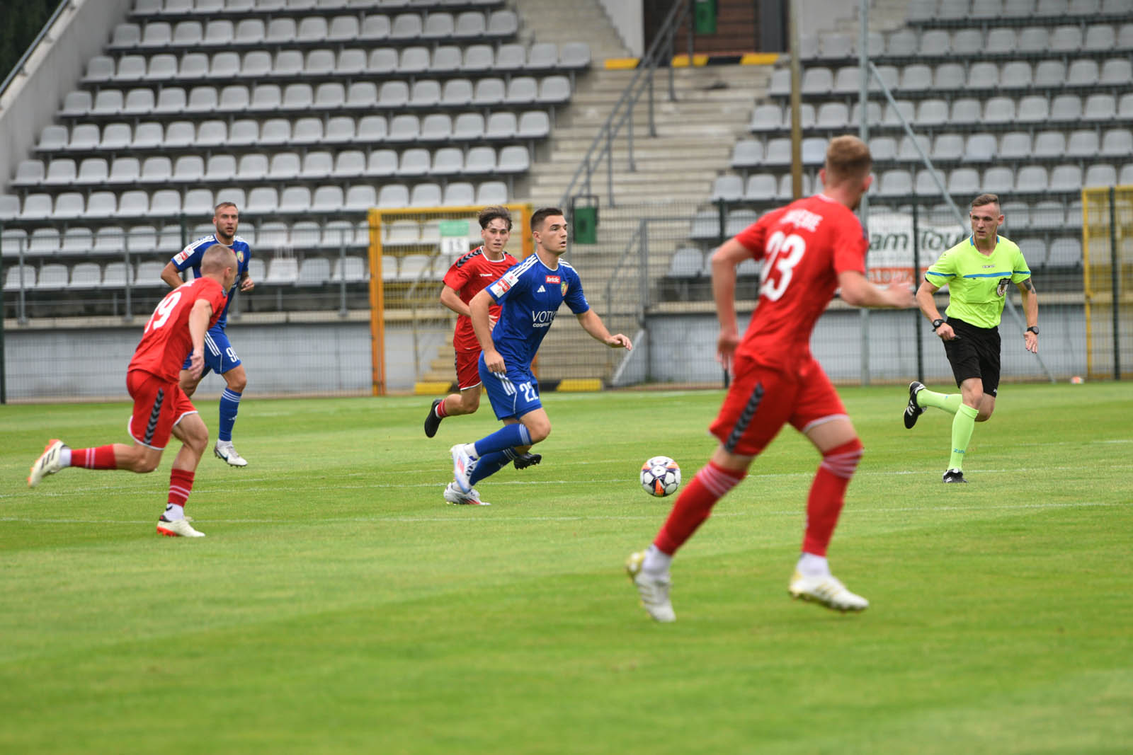 Miedź Legnica triumfuje w meczu po prezentacji
