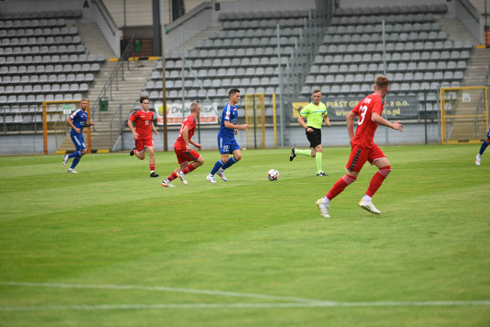 Miedź Legnica triumfuje w meczu po prezentacji
