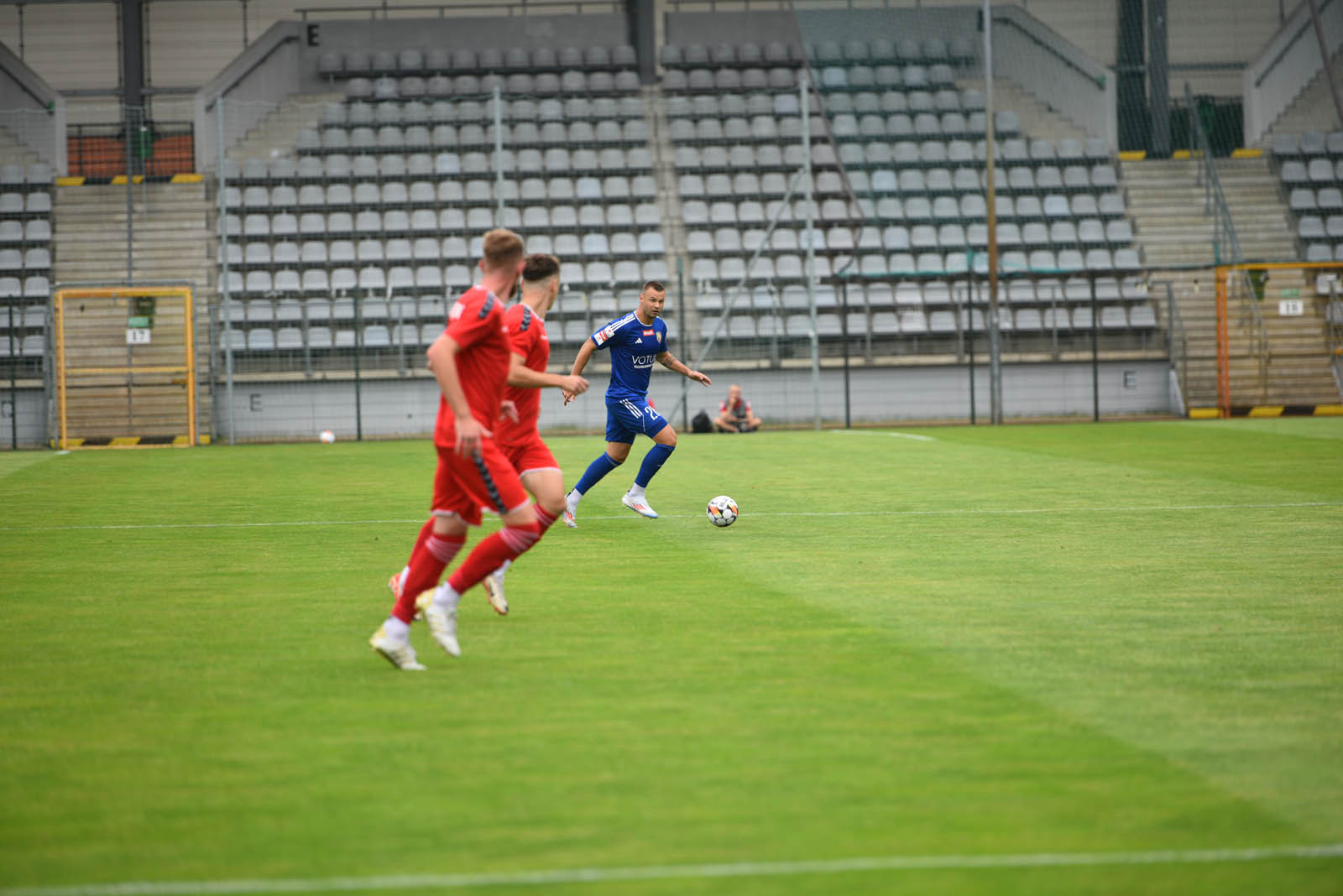 Miedź Legnica triumfuje w meczu po prezentacji
