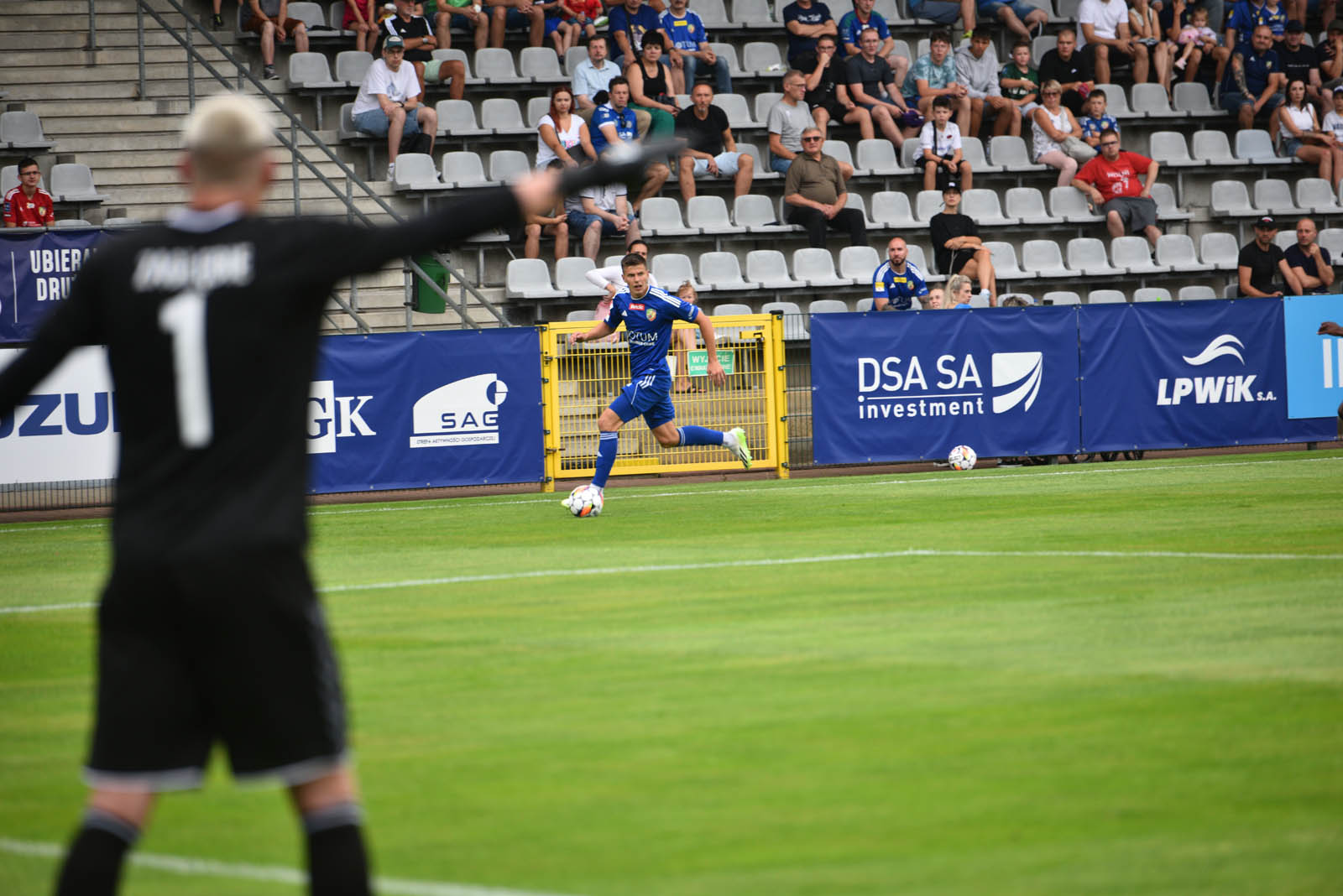 Miedź Legnica triumfuje w meczu po prezentacji
