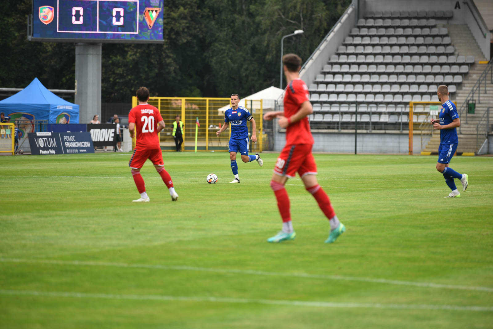 Miedź Legnica triumfuje w meczu po prezentacji
