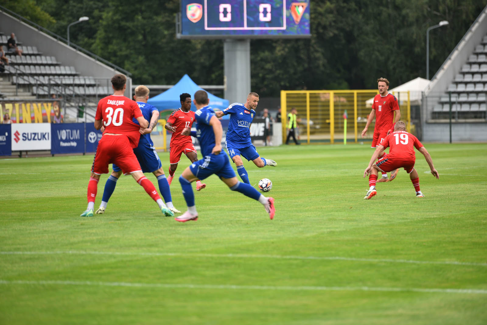 Miedź Legnica triumfuje w meczu po prezentacji
