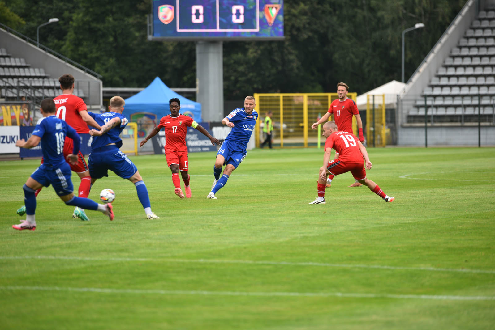 Miedź Legnica triumfuje w meczu po prezentacji
