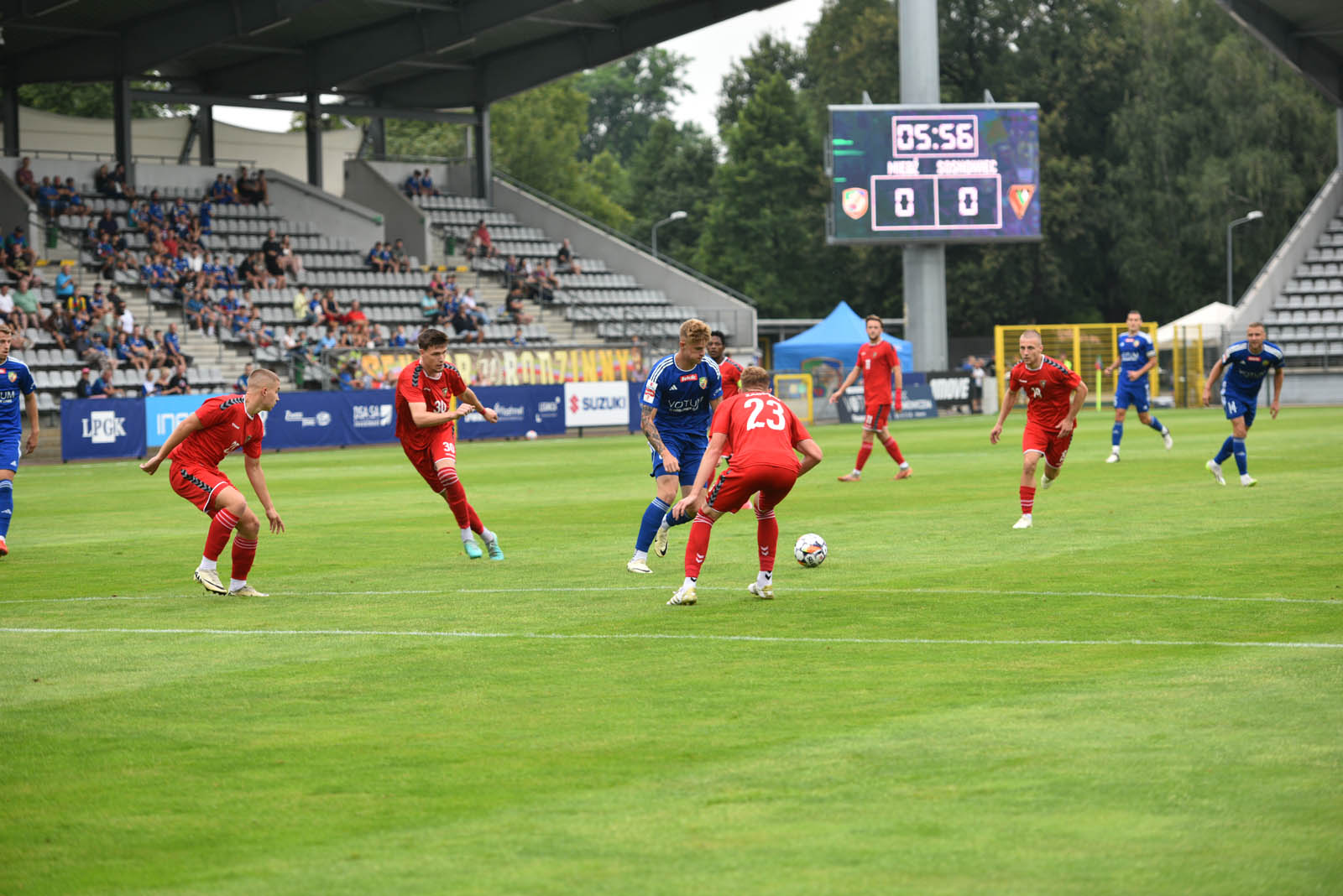 Miedź Legnica triumfuje w meczu po prezentacji
