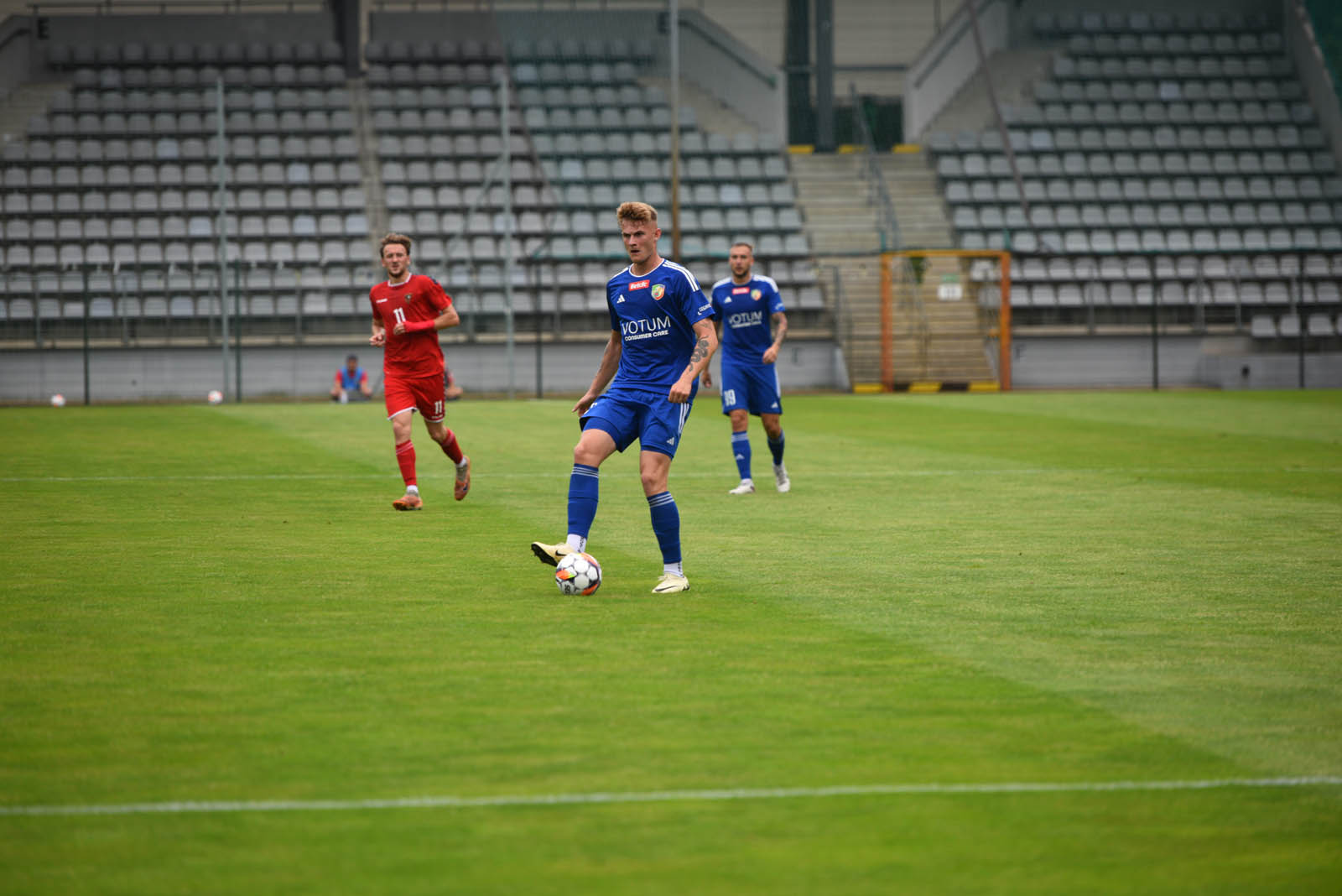 Miedź Legnica triumfuje w meczu po prezentacji
