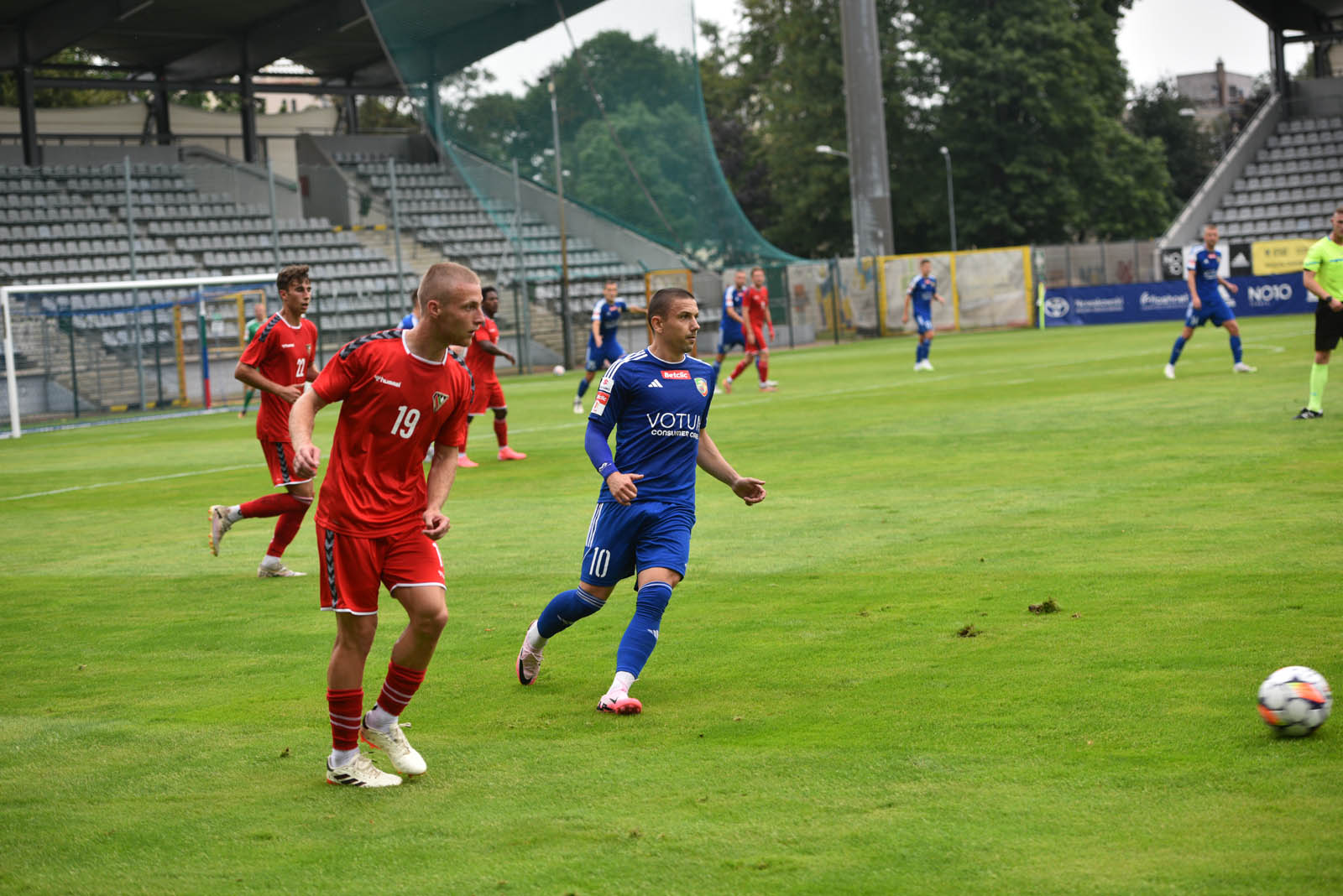 Miedź Legnica triumfuje w meczu po prezentacji
