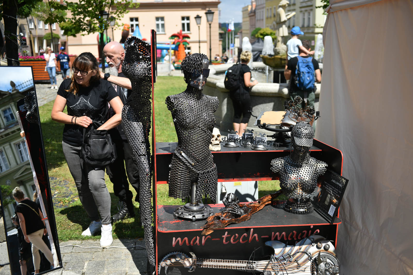 Castle Party: Pokaz mody alternatywnej na rynku w Bolkowie