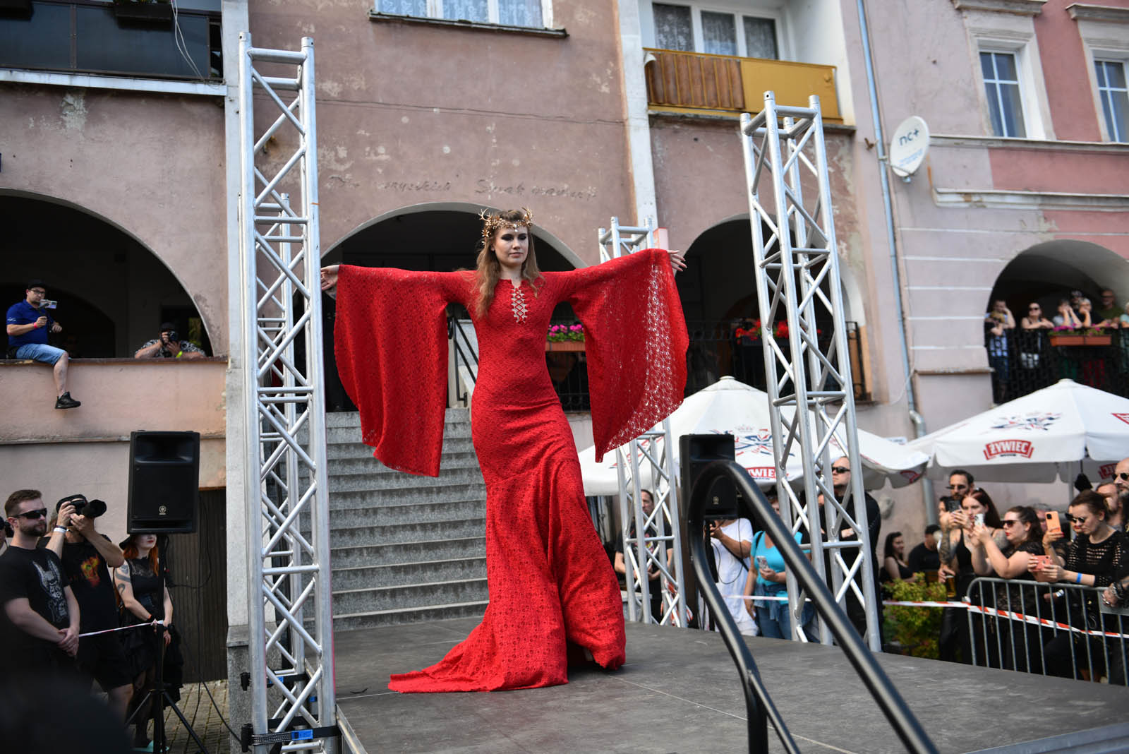 Castle Party: Pokaz mody alternatywnej na rynku w Bolkowie