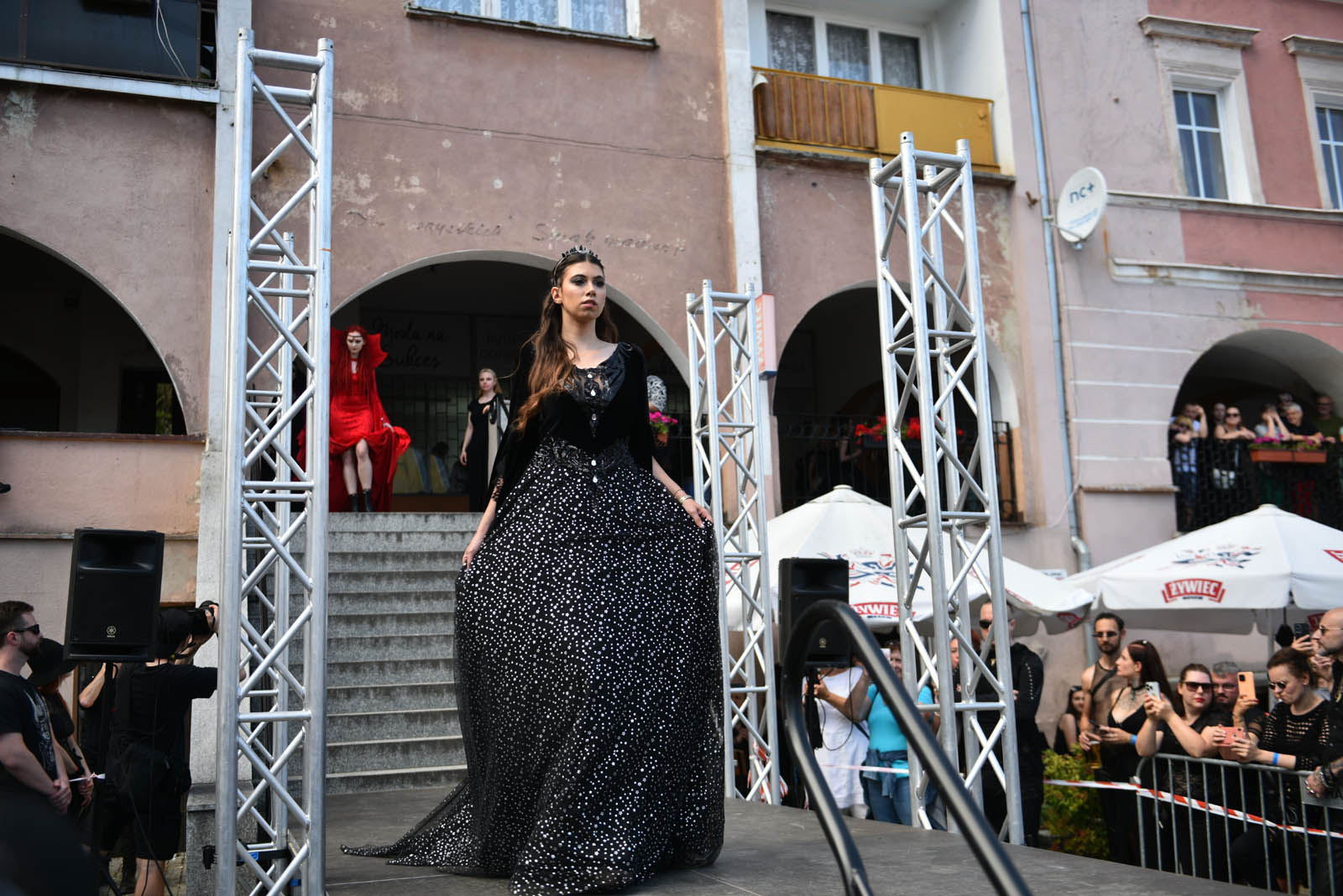 Castle Party: Pokaz mody alternatywnej na rynku w Bolkowie