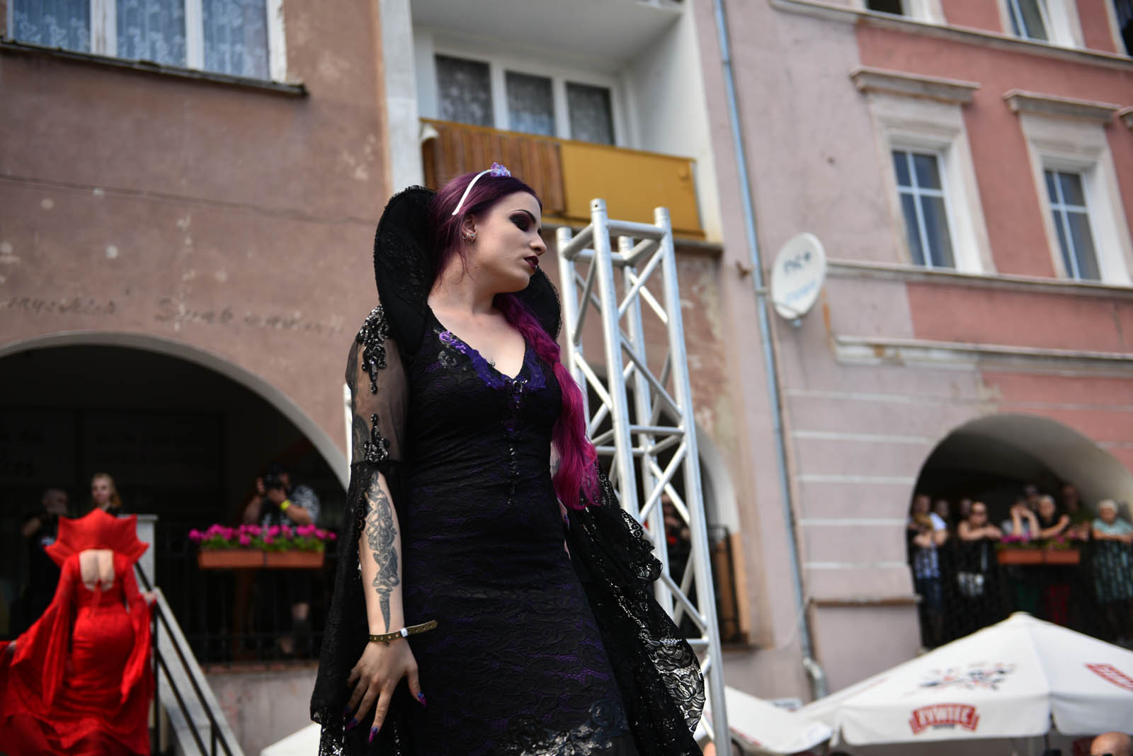 Castle Party: Pokaz mody alternatywnej na rynku w Bolkowie
