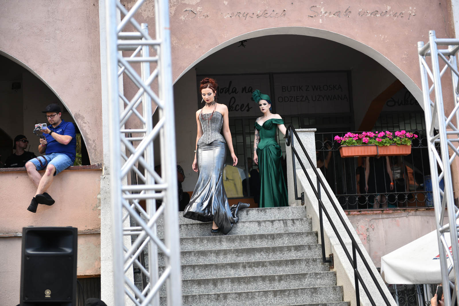 Castle Party: Pokaz mody alternatywnej na rynku w Bolkowie