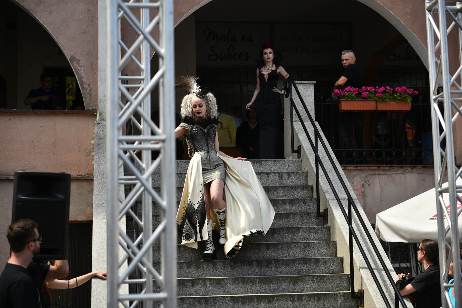 Castle Party: Pokaz mody alternatywnej na rynku w Bolkowie
