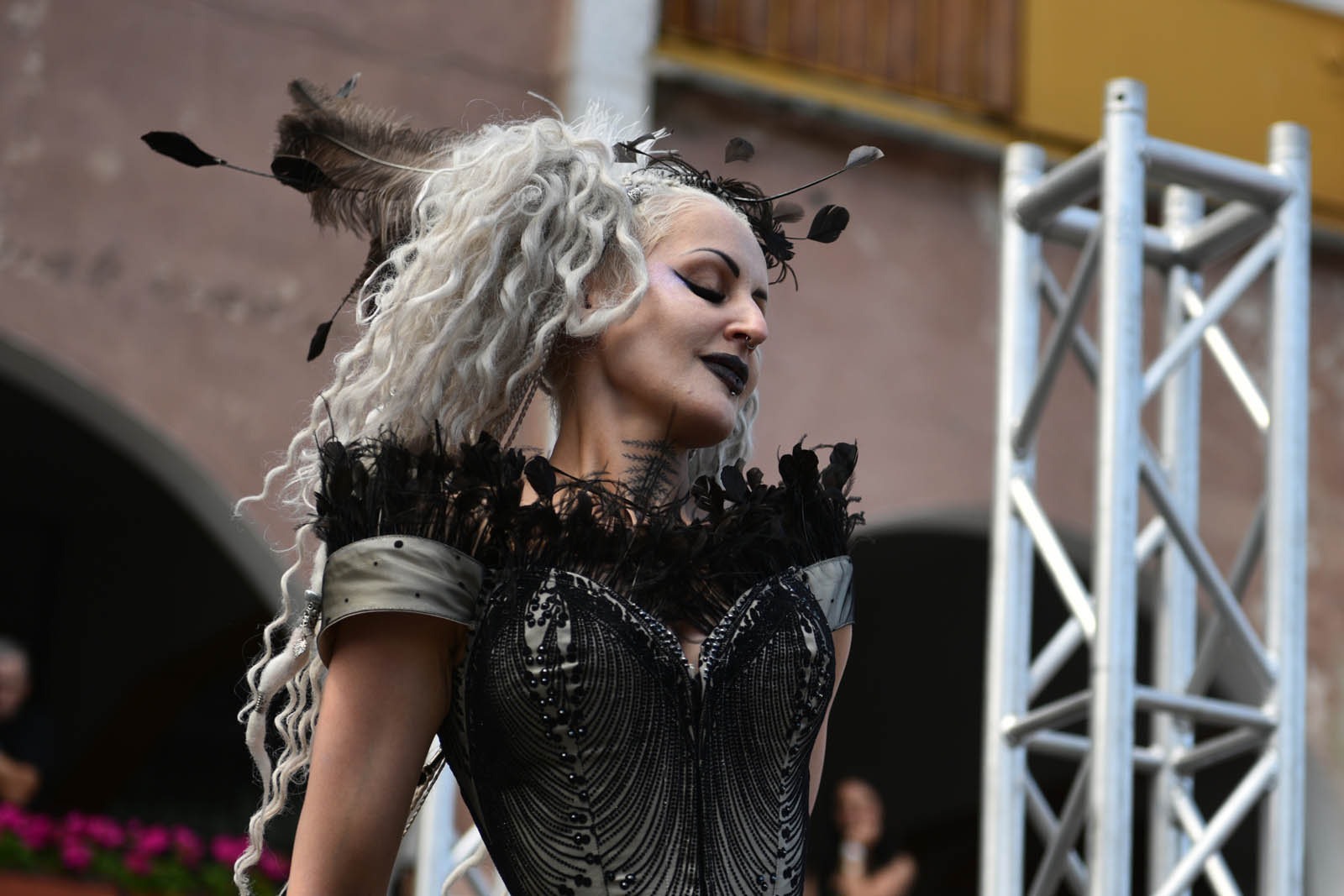 Castle Party: Pokaz mody alternatywnej na rynku w Bolkowie
