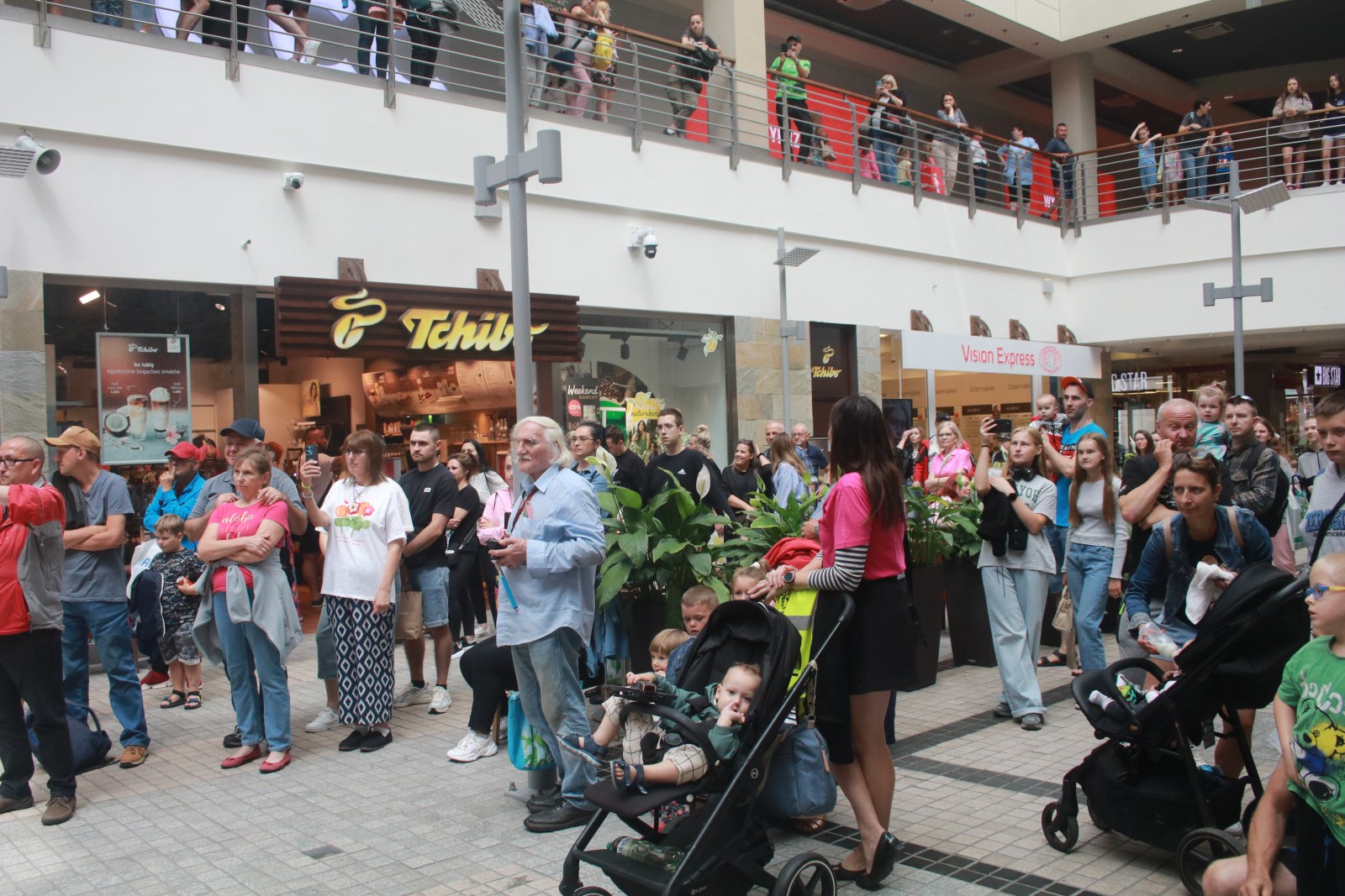 Akcja Pomocy dla Piotrusia Kozyry: Gwiazdy w Galerii Piastów