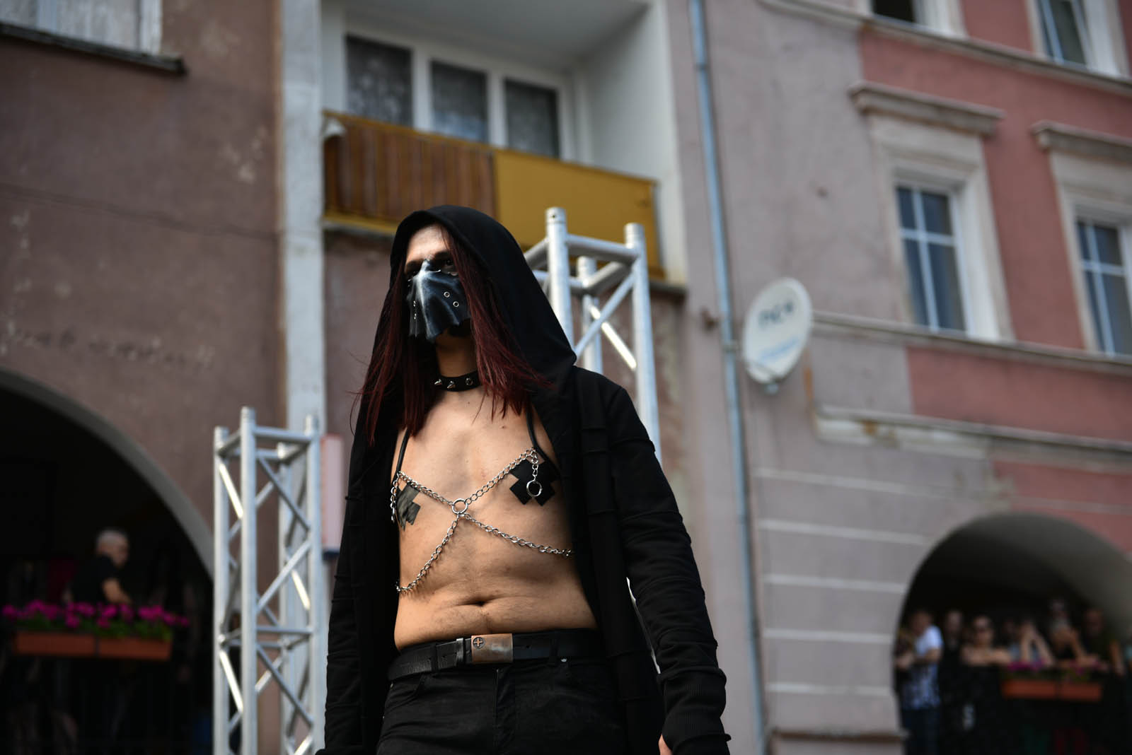 Castle Party: Pokaz mody alternatywnej na rynku w Bolkowie