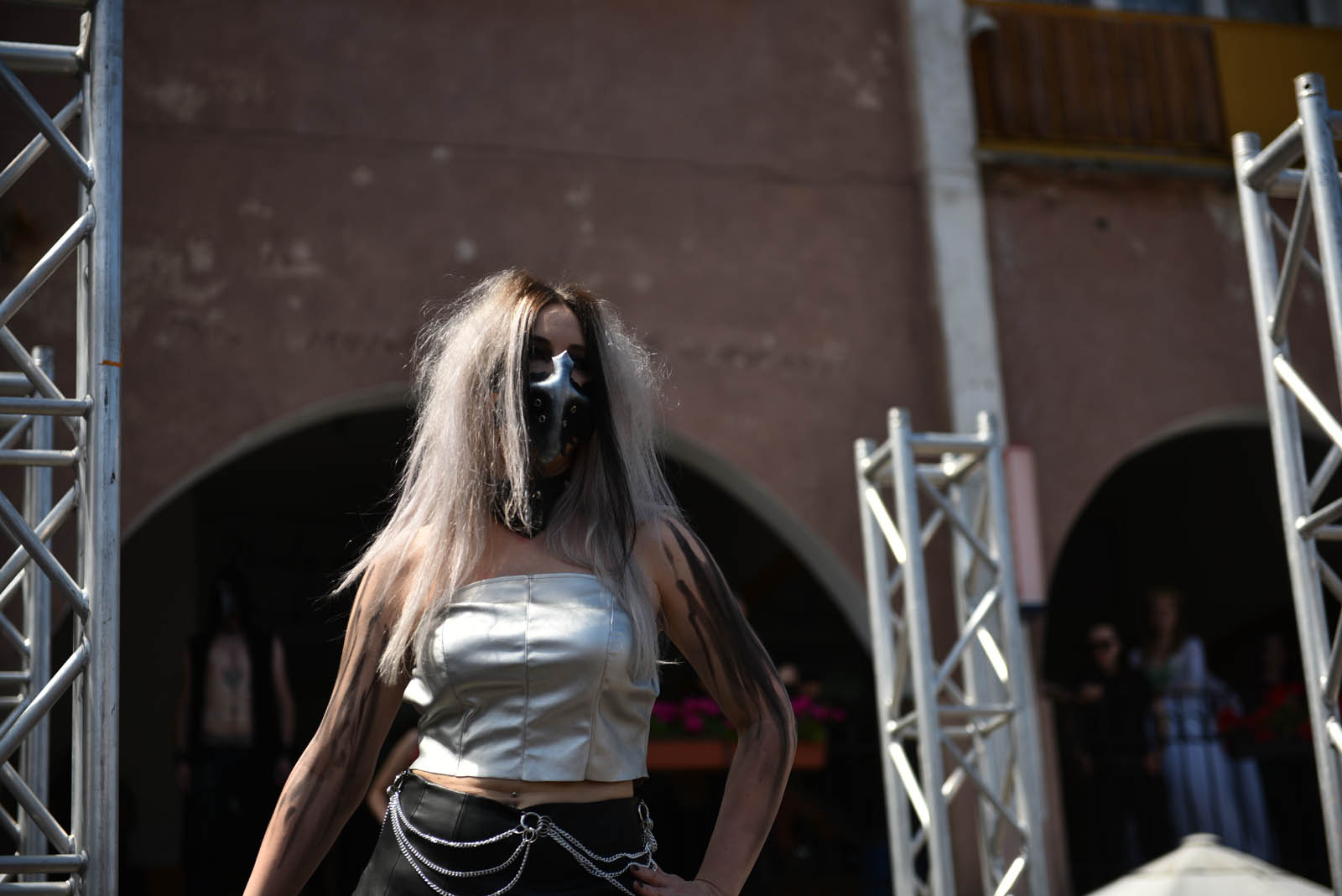 Castle Party: Pokaz mody alternatywnej na rynku w Bolkowie