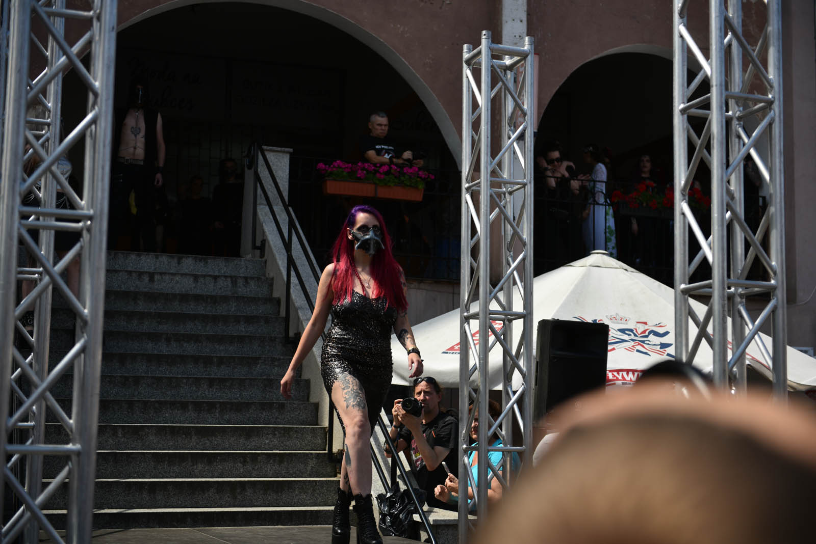 Castle Party: Pokaz mody alternatywnej na rynku w Bolkowie