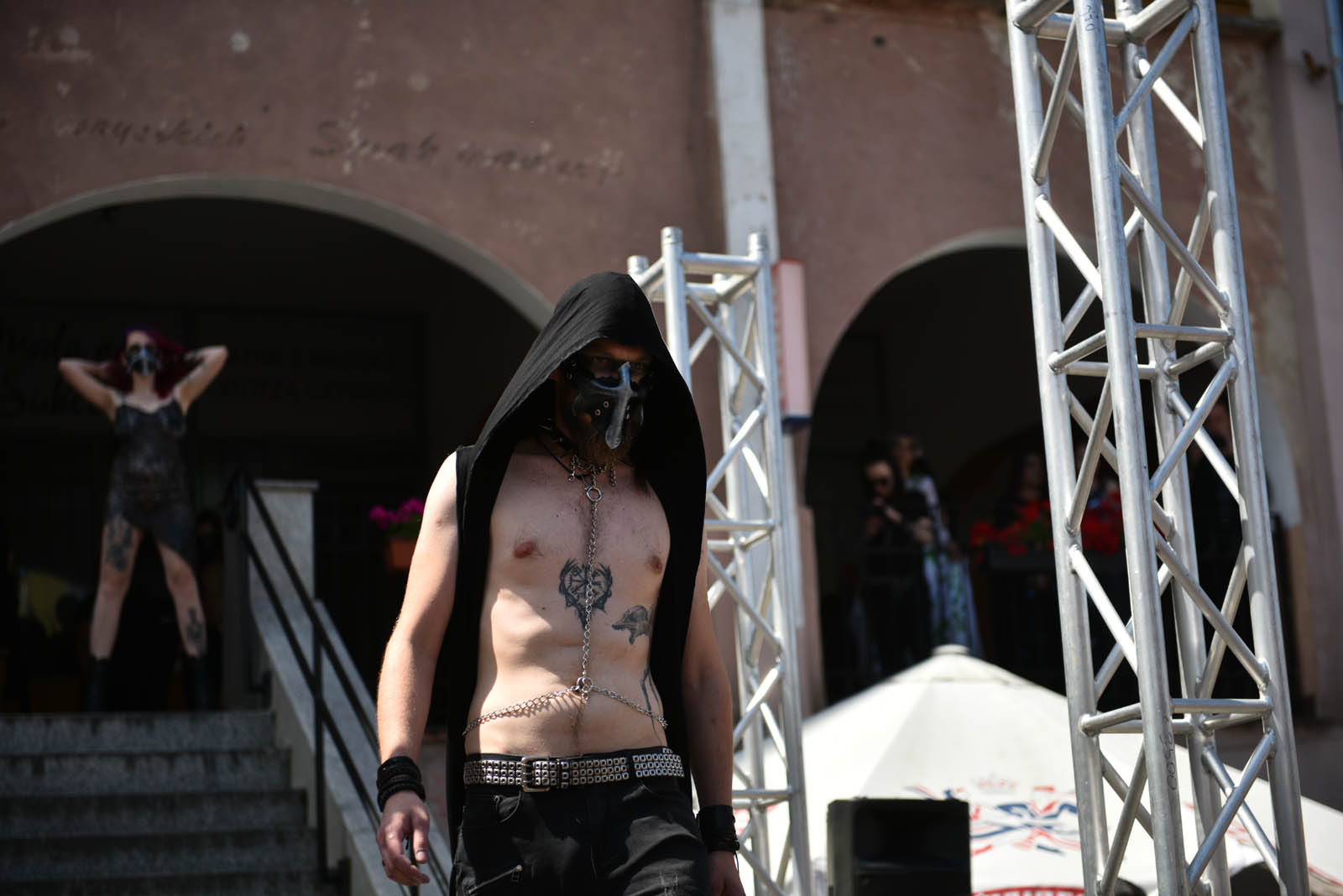 Castle Party: Pokaz mody alternatywnej na rynku w Bolkowie
