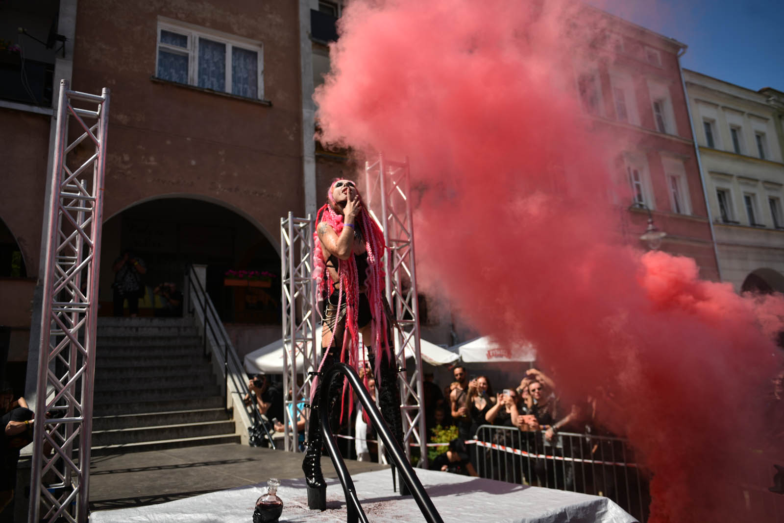 Castle Party: Pokaz mody alternatywnej na rynku w Bolkowie
