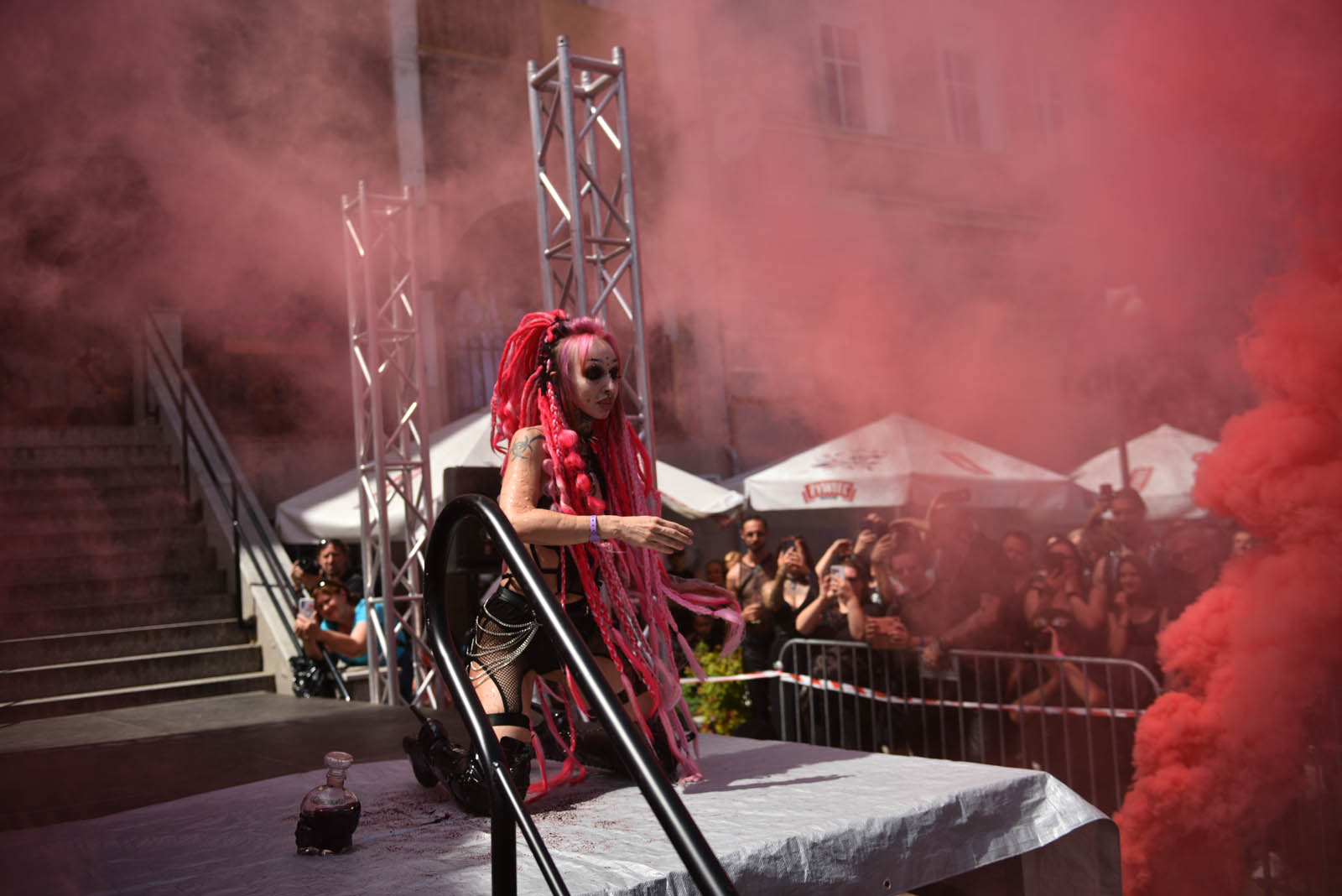 Castle Party: Pokaz mody alternatywnej na rynku w Bolkowie